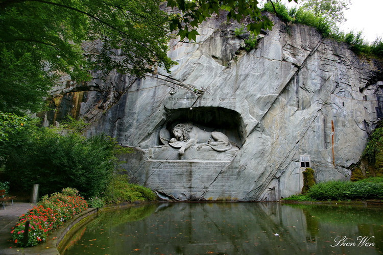 世界上最傷感、最感人的石雕—盧森之獅【原創(chuàng)】 - 晚霞映天 - 晚霞映天的博客